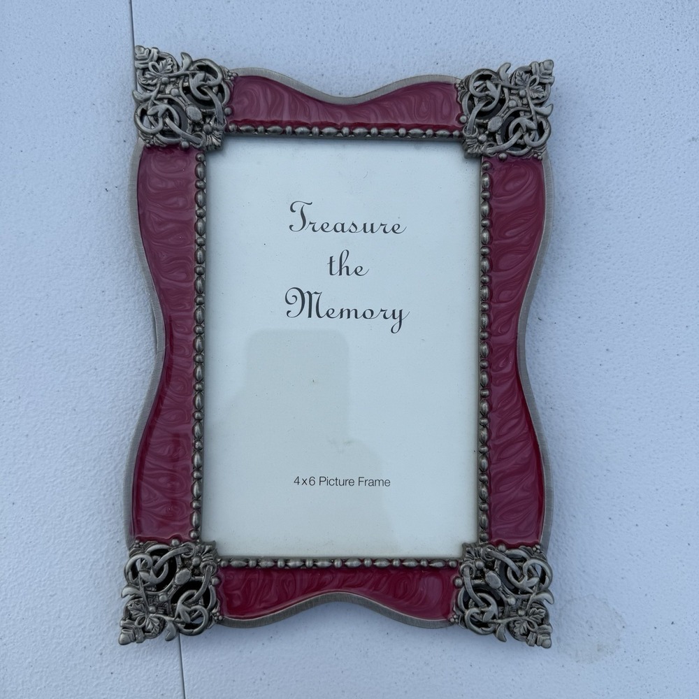 Treasure The Memory 4x6 Red Enamel Metal Hollywood Regency Photo Frame